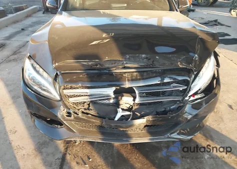 2018 Mercedes-Benz C 300 4Matic из США, поврежденный, VIN 55SWF4KB5JU243853